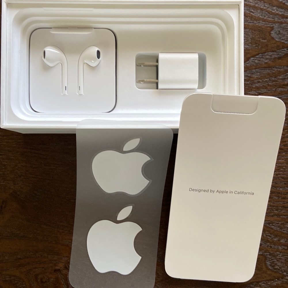 Apple earphones and charging 🔌